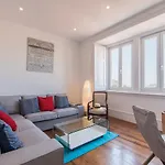 Lovelystay - Comfortable Apartment With River Views