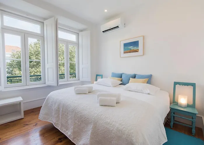 Lovelystay - Comfortable Apartment With River Views